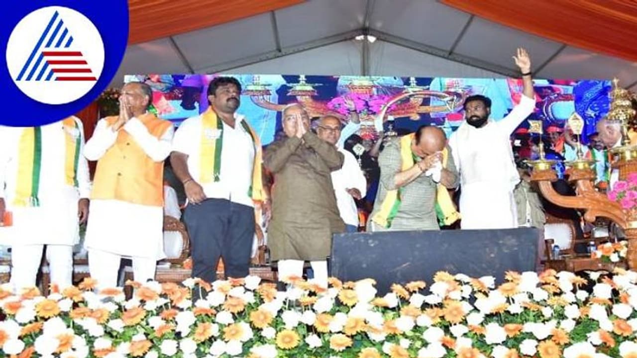 ರಾಹುಲ್ ಗಾಂಧಿ ಬರೀ ಪ್ರವಚನ ಹೇಳ್ತಾರೆ, ದೇಶದ ಅಭಿವೃದ್ಧಿಯ ಬಗ್ಗೆ ಮಾತನಾಡ್ತಿಲ್ಲ: ಆನಂದ್ ಸಿಂಗ್ ರಾಹುಲ್ ಗಾಂಧಿ ಬರೀ ಪ್ರವಚನ ಹೇಳ್ತಾರೆ, ದೇಶದ ಅಭಿವೃದ್ಧಿಯ ಬಗ್ಗೆ ಮಾತನಾಡ್ತಿಲ್ಲ: ಆನಂದ್ ಸಿಂಗ್