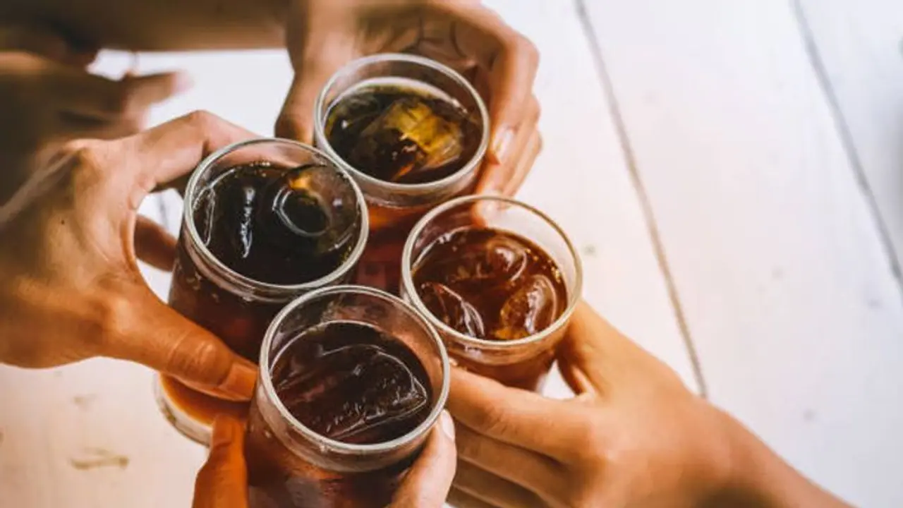 Diwali 2022: Is drinking alcohol the correct way to celebrate Deepavali? Here are some health advice Diwali 2022: Is drinking alcohol the correct way to celebrate Deepavali? Here are some health advice