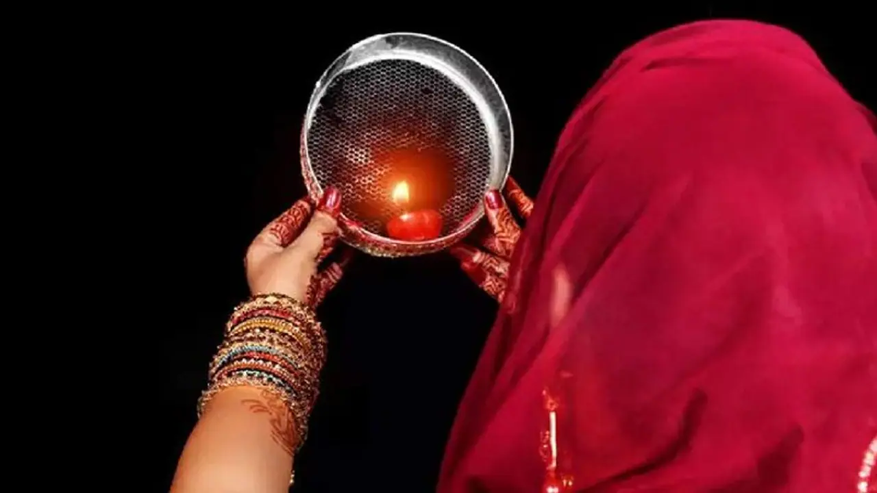 पत्नी ने जिस सुहाग के लिए रखा करवाचौथ का व्रत, पति ने चांद देखने से पहले फावड़े से बीवी को चीर फाड़ दिया