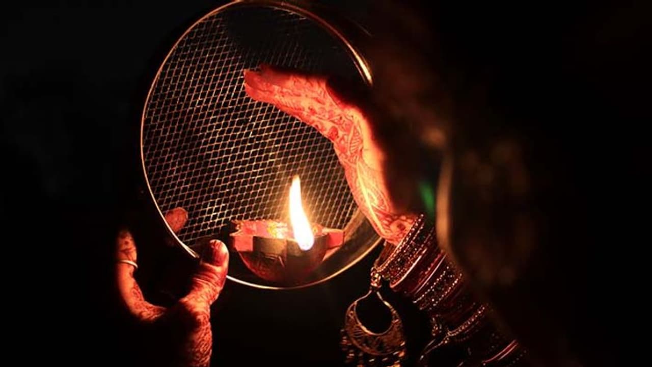 Karva Chauth 2022: नवविवाहिताएं इस बार न करें करवा चौथ का व्रत, जानें क्या है कारण?