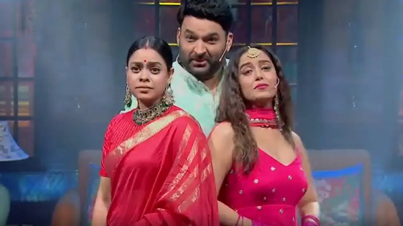 करवा चौथ पर पत्नी और गर्लफ्रेंड के बीच फंसे कपिल शर्मा, फिर दोनों के बीच हुआ जमकर घमासान करवा चौथ पर पत्नी और गर्लफ्रेंड के बीच फंसे कपिल शर्मा, फिर दोनों के बीच हुआ जमकर घमासान