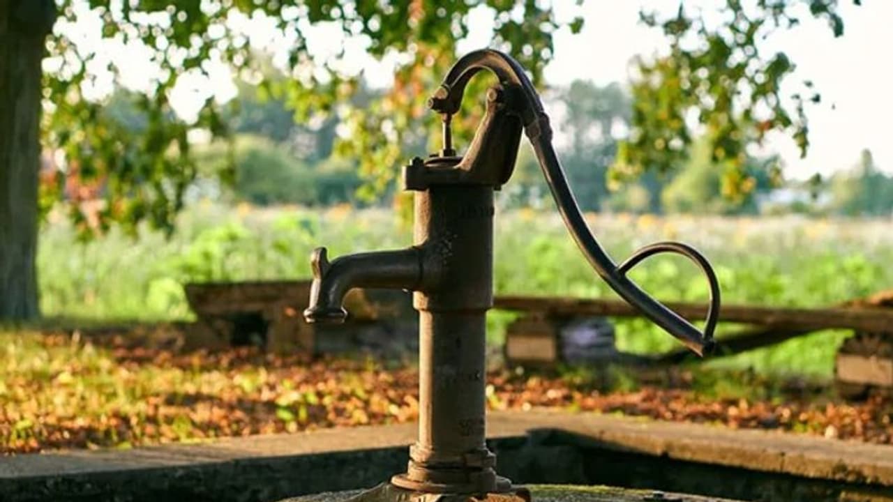 പൈപ്പ് തുറന്നാല് വെള്ളത്തിന് പകരം മദ്യം; വിചിത്രമായ പദ്ധതി പൈപ്പ് തുറന്നാല് വെള്ളത്തിന് പകരം മദ്യം; വിചിത്രമായ പദ്ധതി