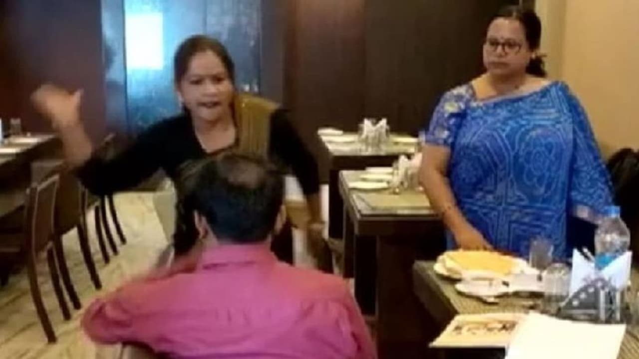 बैंक में नौकरी लेकिन काम शर्मनाक, मिनटों में लड़कियों को फंसा लेता, चौथी शादी से पहले चौंकाने वाले खुलासे बैंक में नौकरी लेकिन काम शर्मनाक, मिनटों में लड़कियों को फंसा लेता, चौथी शादी से पहले चौंकाने वाले खुलासे