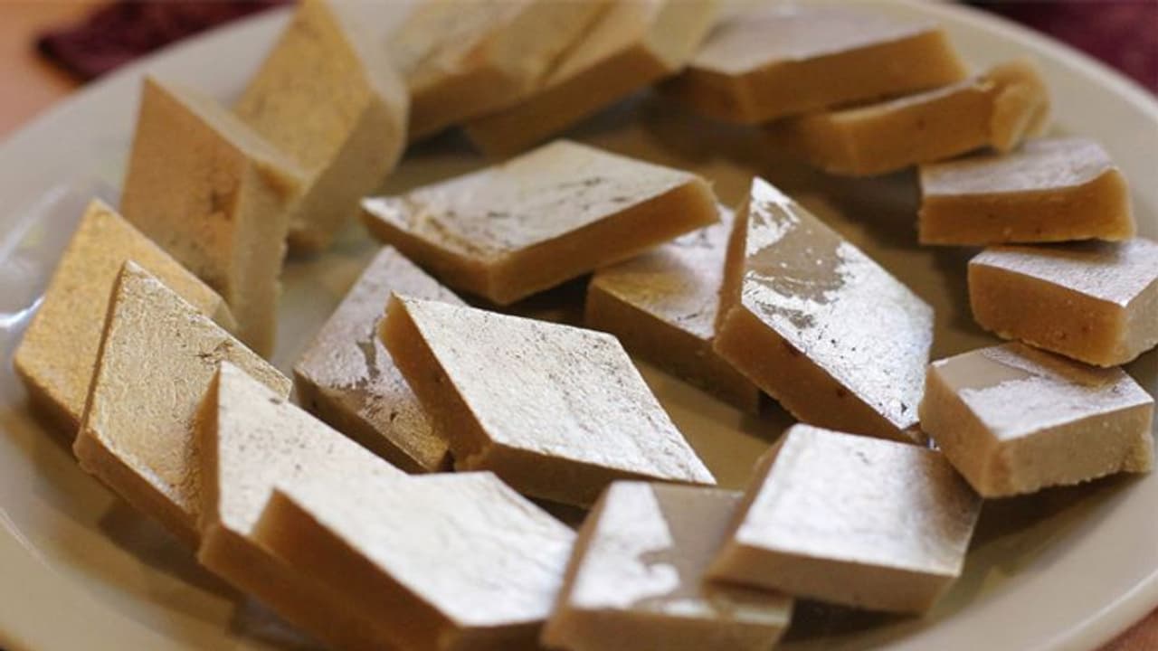 தீபாவளி ஸ்பெஷல்! : என்ன ஸ்வீட்ஸ் அண்ட் ஸ்னாக்ஸ் செய்யலாம் என்று யோசிக்கிறீங்களா?