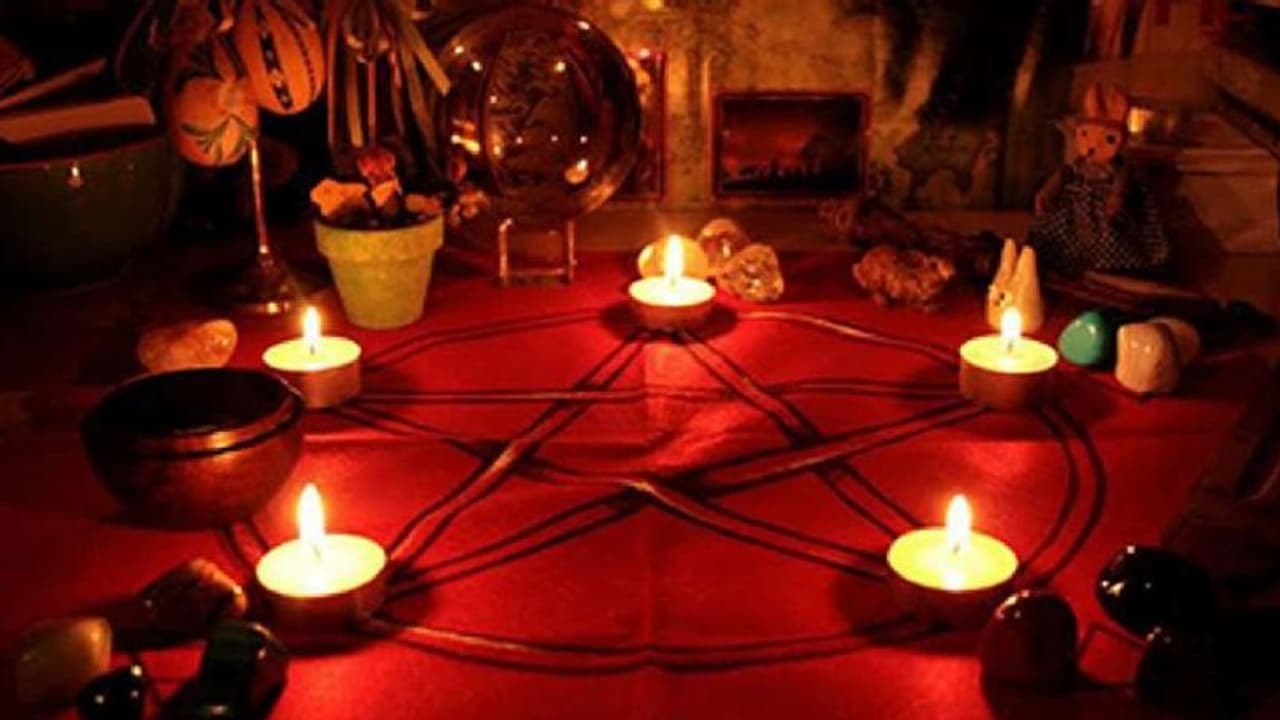 गुजरात से शॉकिंग केस: अमीर बनने की चाहत में माता पिता ने दी इकलौती बेटी की बलि, पूजा पाठ के बाद काट दी गर्दन! गुजरात से शॉकिंग केस: अमीर बनने की चाहत में माता पिता ने दी इकलौती बेटी की बलि, पूजा पाठ के बाद काट दी गर्दन!