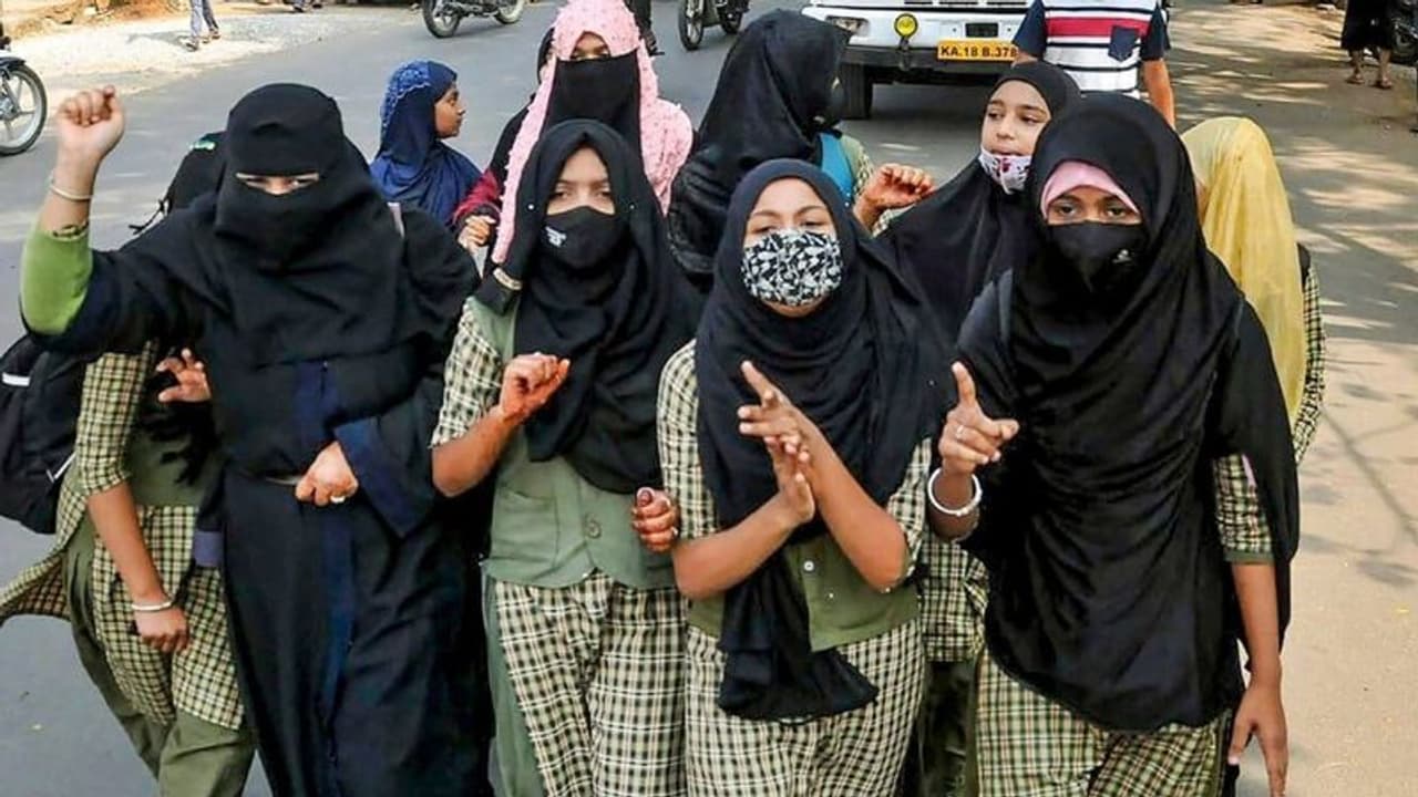 సుప్రీంకోర్టు తుది తీర్పు ఇచ్చే వ‌ర‌కు హిజాబ్ నిషేధంలోనే ఉంటుంది క‌ర్ణాట‌క విద్యాశాఖ మంత్రి నగేష్