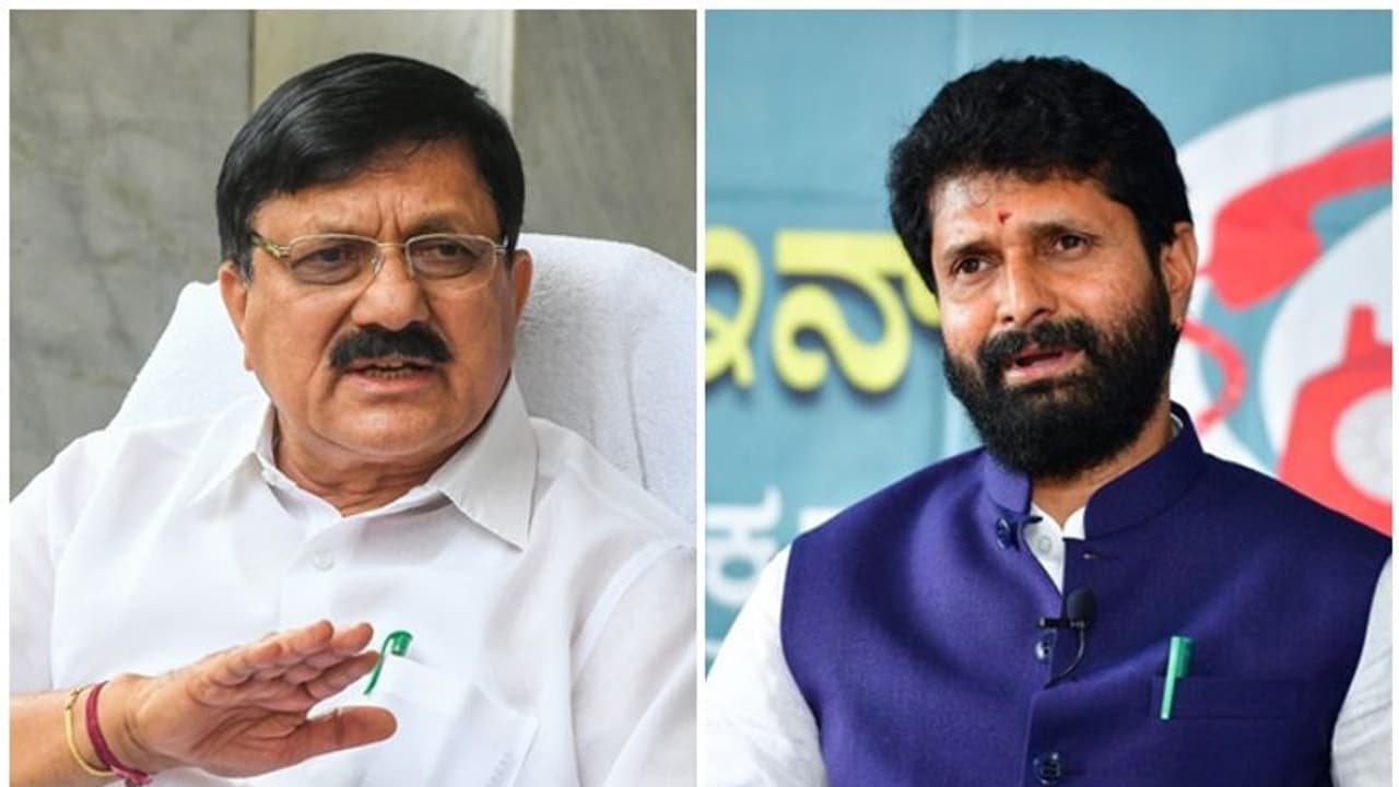 Hijab Case: ವಿಸ್ತ್ರತ ಪೀಠದ ನಿರ್ಧಾರಕ್ಕೆ ಕಾಯುತ್ತೇವೆ ಎಂದ ಅರಗ ಜ್ಞಾನೇಂದ್ರ, ಸಿಟಿ ರವಿ! Hijab Case: ವಿಸ್ತ್ರತ ಪೀಠದ ನಿರ್ಧಾರಕ್ಕೆ ಕಾಯುತ್ತೇವೆ ಎಂದ ಅರಗ ಜ್ಞಾನೇಂದ್ರ, ಸಿಟಿ ರವಿ!