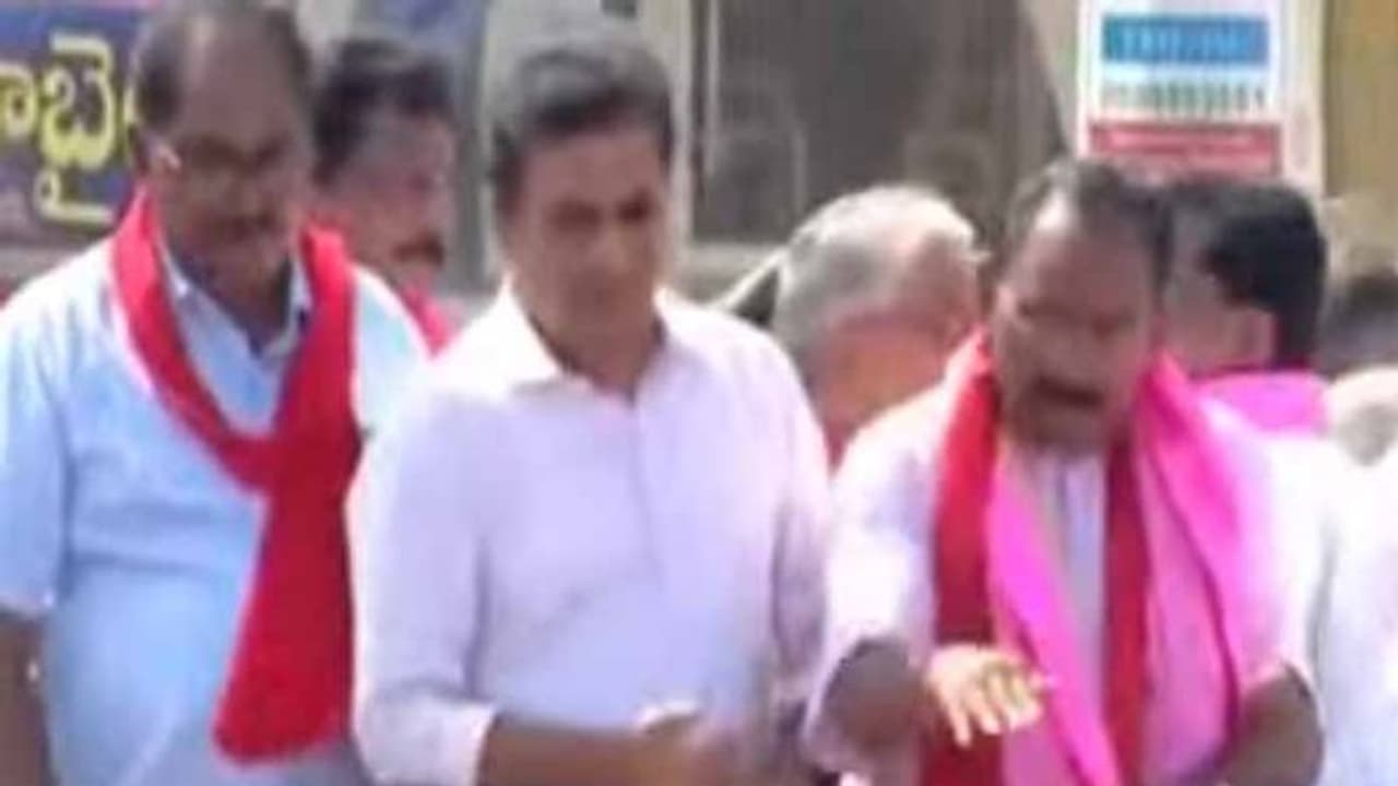 కూసుకుంట్లను గెలిపిస్తే మునుగోడును దత్తత తీసుకంటా: కేటీఆర్ 