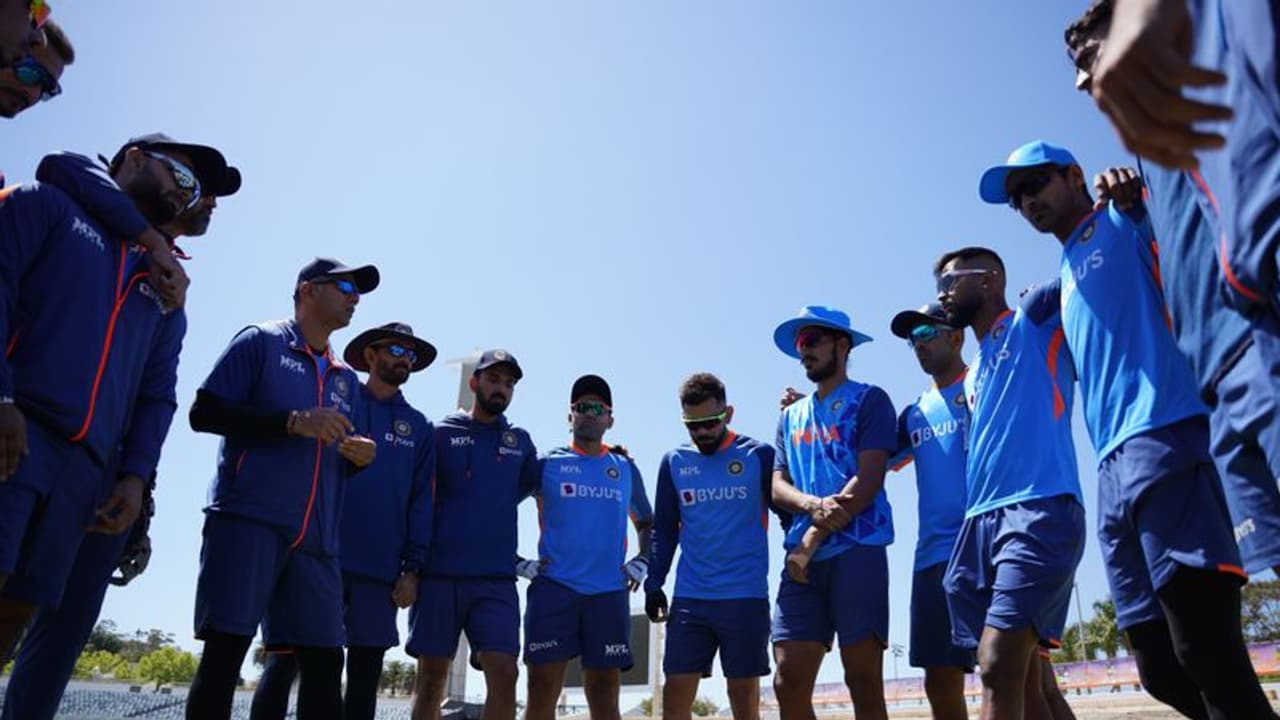 இந்திய அணி தலைமை தேர்வாளருக்கு விண்ணப்பித்த முன்னாள் வீரர்கள் பட்டியல்..! ரேஸில் இருக்கும் தமிழக வீரர் 