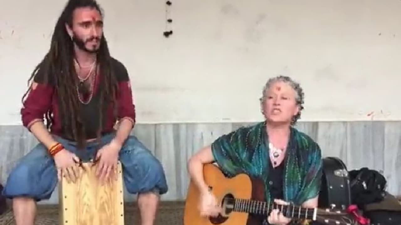 ಗಿಟಾರ್ ನುಡಿಸುತ್ತಾ ಹನುಮಾನ್ ಚಾಲೀಸ್ ಪಠಿಸಿದ ವಿದೇಶಿಗರು: ವಿಡಿಯೋ ವೈರಲ್