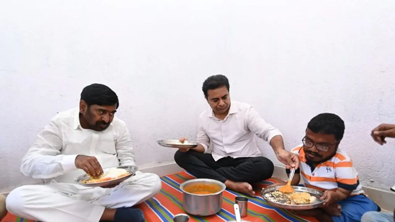 నాడు ఇల్లు కట్టించిండు... నేడు అదే ఇంట్లో చేయి కడిగిండు, కేటీఆర్ వ్యక్తిత్వంపై ప్రశంసలు నాడు ఇల్లు కట్టించిండు... నేడు అదే ఇంట్లో చేయి కడిగిండు, కేటీఆర్ వ్యక్తిత్వంపై ప్రశంసలు