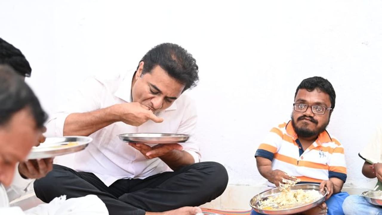 ఫ్లోరైడ్ బాధితుడు స్వామి ఇంట్లో భోజనం చేసిన కేటీఆర్... అండగా వుంటానని భరోసా