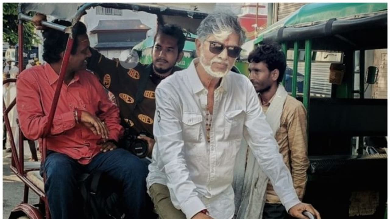 தளபதி தந்தைக்கு இந்த நிலையா? ஹரித்துவாரில் ரிக்ஷா ஓட்டிய எஸ். ஏ.சந்திரசேகர்! வைரலாகும் புகைப்படம்! தளபதி தந்தைக்கு இந்த நிலையா? ஹரித்துவாரில் ரிக்ஷா ஓட்டிய எஸ். ஏ.சந்திரசேகர்! வைரலாகும் புகைப்படம்!