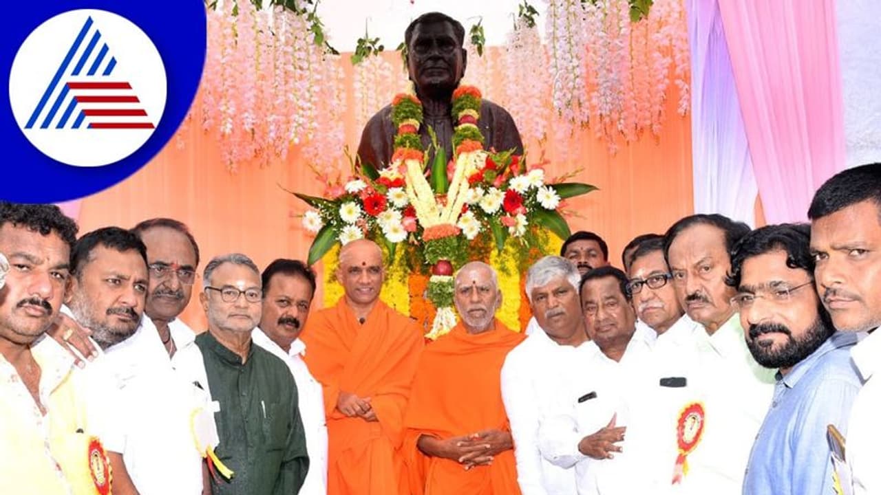 Mandya: ಪ್ರತಿಮೆಗಳು ಯುವಪೀಳಿಗೆಗೆ ಪ್ರೇರಣೆಯಾಗಲಿ: ಚುಂಚಶ್ರೀ Mandya: ಪ್ರತಿಮೆಗಳು ಯುವಪೀಳಿಗೆಗೆ ಪ್ರೇರಣೆಯಾಗಲಿ: ಚುಂಚಶ್ರೀ