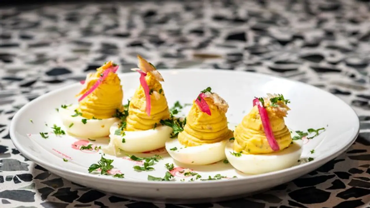 World Egg Day 2022: अंडे से 2 मिनट में बनने वाली 5 हेल्दी और टेस्टी डिश, ब्रेकफास्ट में जरूर करें ट्राई