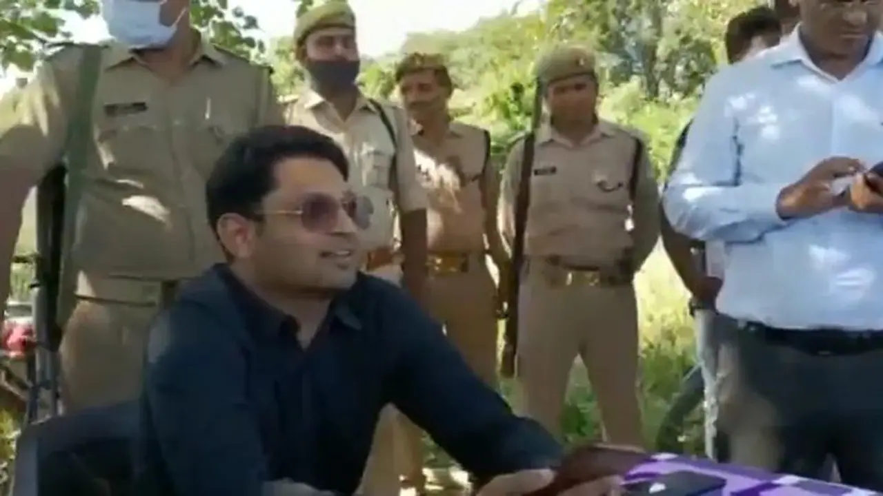 'ಮನೆ ತನಕ ಫುಡ್‌ ಕೊಡೋಕೆ, ಸರ್ಕಾರ ಜೊಮೋಟೋ ಸೇವೆ ಕೊಡ್ತಿಲ್ಲ..' ಪ್ರವಾಹ ಸಂತ್ರಸ್ತರಿಗೆ ಡಿಸಿ ಆವಾಜ್!