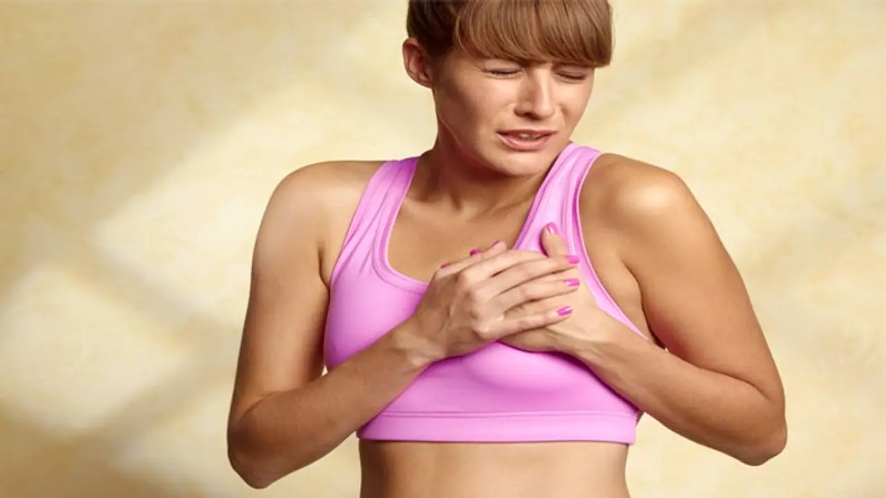 Breast Cancer Awareness Month: ज्यादातर महिलाएं ब्रेस्ट कैंसर के इन लक्षणों को करती है नजर अंदाज Breast Cancer Awareness Month: ज्यादातर महिलाएं ब्रेस्ट कैंसर के इन लक्षणों को करती है नजर अंदाज