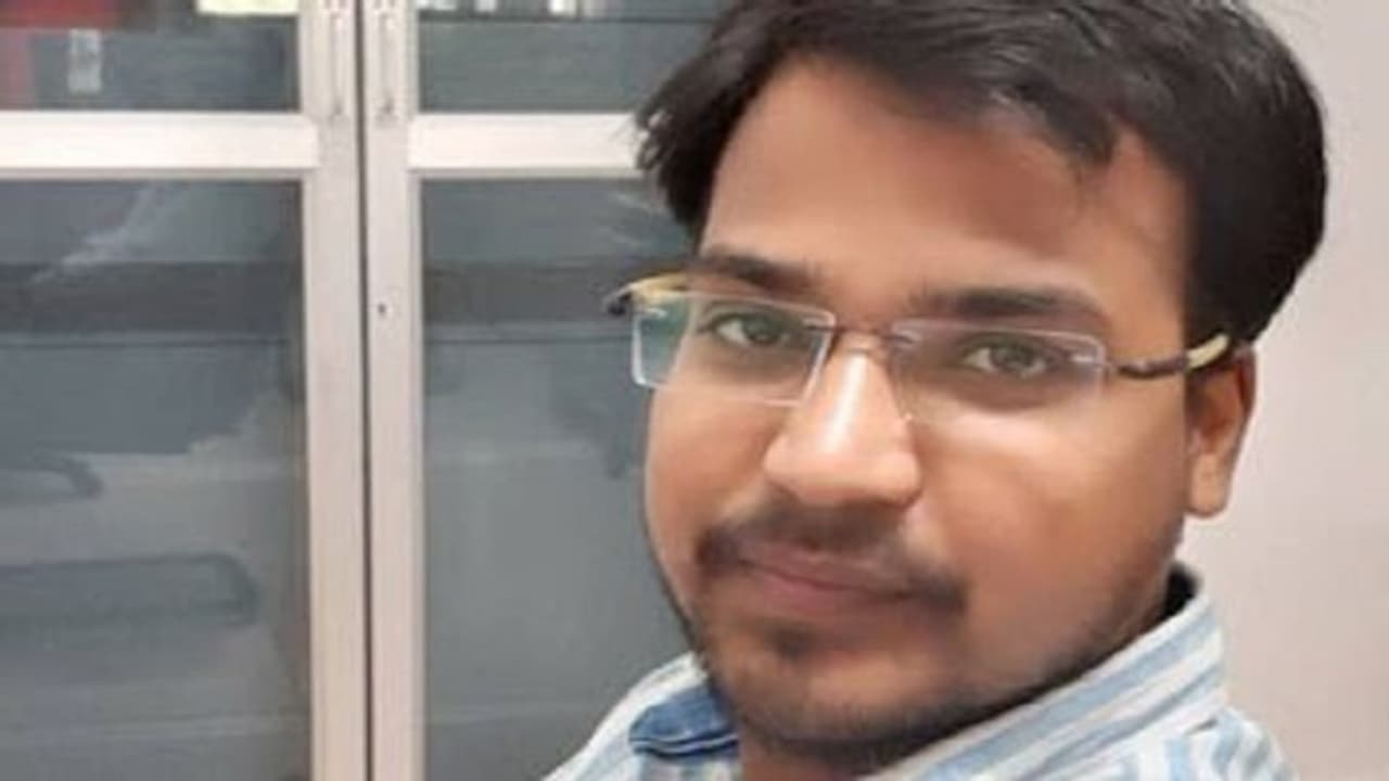 ऑस्ट्रेलिया में IIT ग्रेजुएट भारतीय छात्र को लुटेरे ने 11 बार मारा चाकू, गंभीर बनी हुई है स्थिति ऑस्ट्रेलिया में IIT ग्रेजुएट भारतीय छात्र को लुटेरे ने 11 बार मारा चाकू, गंभीर बनी हुई है स्थिति