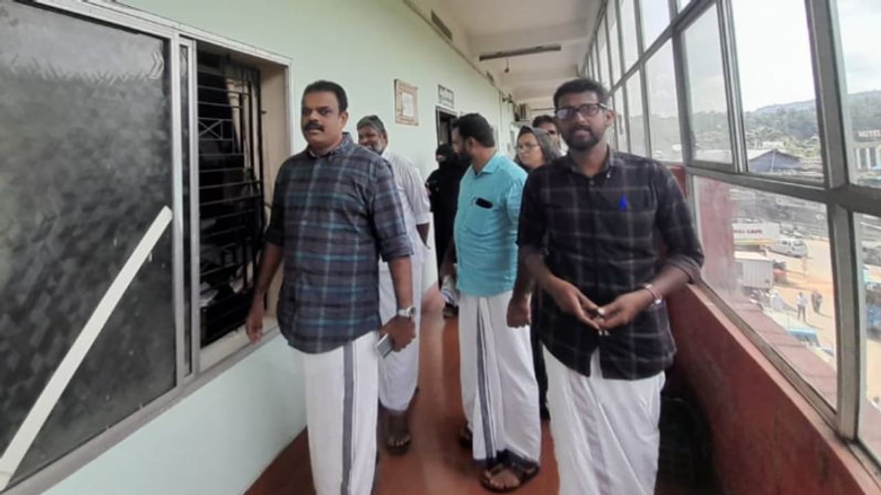 'മിനിറ്റ്സിൽ കൂട്ടിച്ചേര്‍ക്കലും തിരുത്തലുകളും', നഗരസഭാ കൗൺസിൽ ബഹിഷ്കരിച്ച് എൽഡിഎഫ് കൗൺസിലര്‍മാ‍‍ര്‍