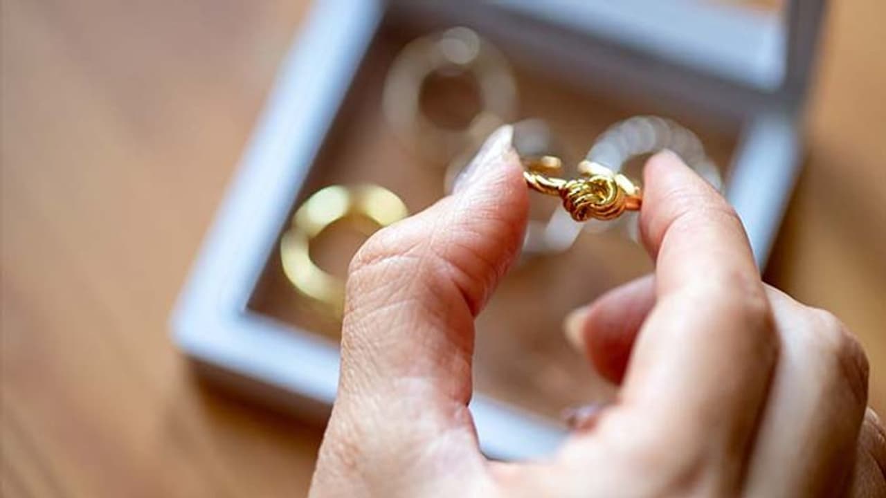 ধনতেরসের দিন ভুলেও এই জিনিসগুলো কিনবেন না, মা লক্ষ্মী মুখ ফিরিয়ে নেবেন ধনতেরসের দিন ভুলেও এই জিনিসগুলো কিনবেন না, মা লক্ষ্মী মুখ ফিরিয়ে নেবেন