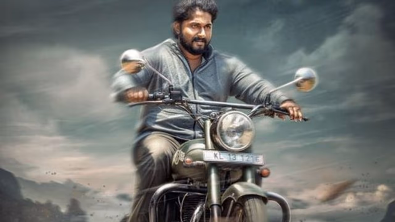 'ഒരു ബൈക്ക് ഭ്രാന്തന്റെ ഓട്ടം'; ബുള്ളറ്റില് പാഞ്ഞ് ധ്യാന് ശ്രീനിവാസന് 'ഒരു ബൈക്ക് ഭ്രാന്തന്റെ ഓട്ടം'; ബുള്ളറ്റില് പാഞ്ഞ് ധ്യാന് ശ്രീനിവാസന്