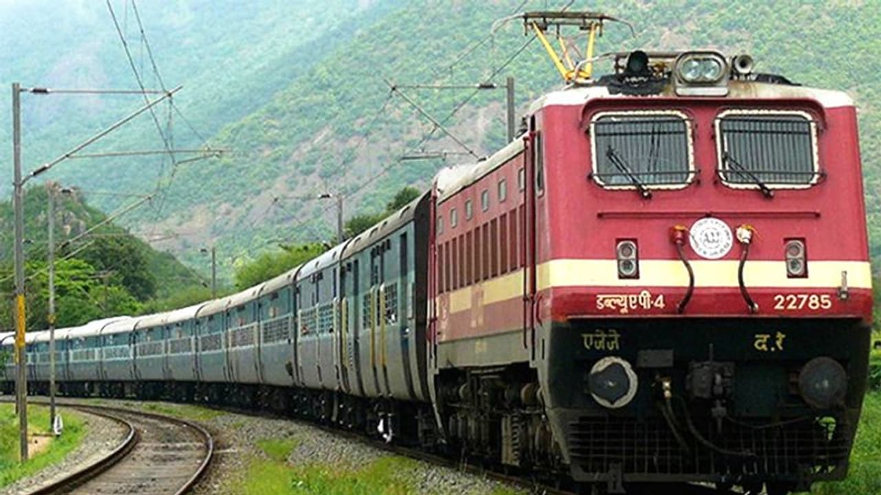 Indian Railway:15 अक्टूबर को 147 ट्रेनें कैंसिल, यात्रा से पहले यहां देखें पूरी लिस्ट Indian Railway:15 अक्टूबर को 147 ट्रेनें कैंसिल, यात्रा से पहले यहां देखें पूरी लिस्ट