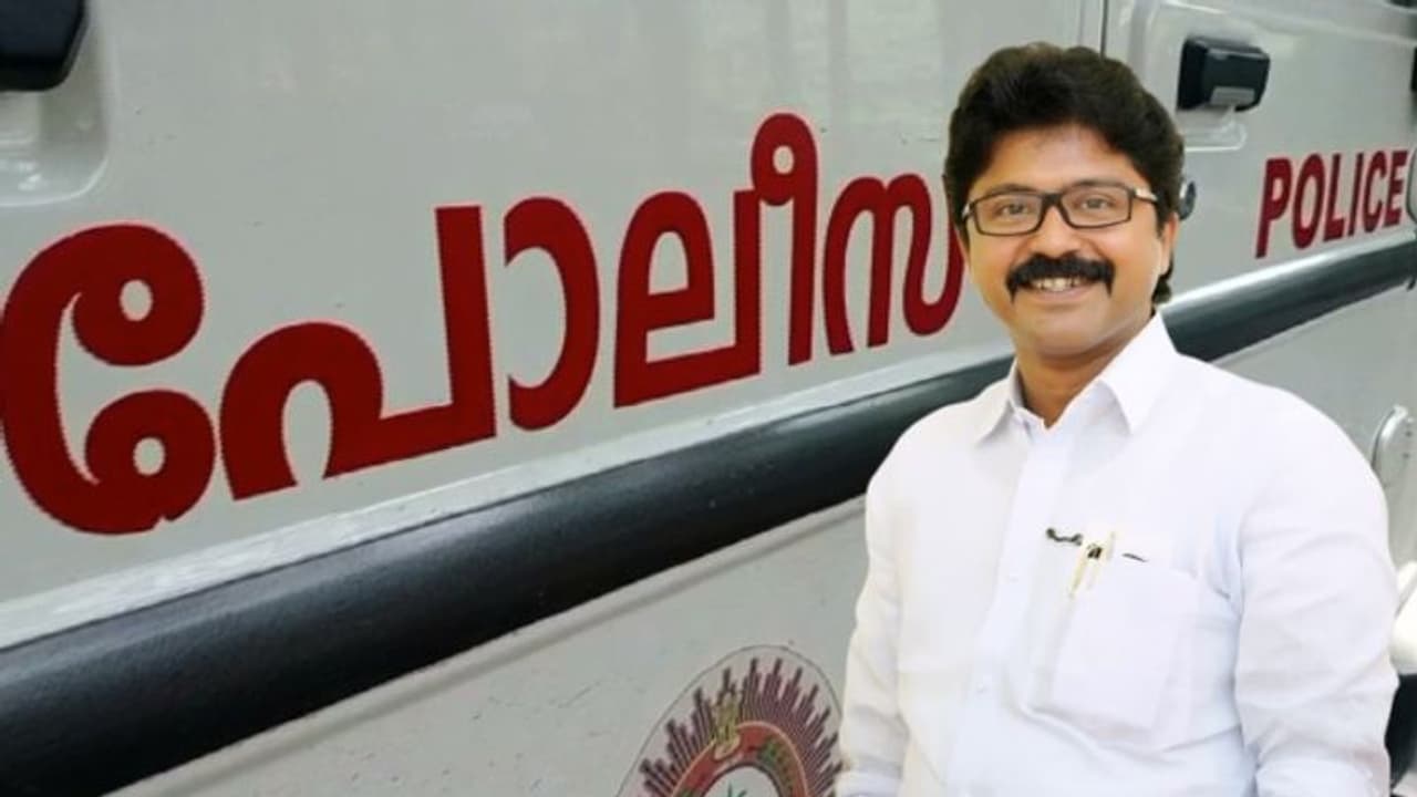 എല്ദോസ് കുന്നപ്പിള്ളിൽ പൊലീസിന്റെ മുന്നിലേക്ക്, തെളിവെടുപ്പ് നടത്തും;ജാമ്യം ലഭിച്ചതിന് പിന്നാലെ അടുത്ത കേസ് എല്ദോസ് കുന്നപ്പിള്ളിൽ പൊലീസിന്റെ മുന്നിലേക്ക്, തെളിവെടുപ്പ് നടത്തും;ജാമ്യം ലഭിച്ചതിന് പിന്നാലെ അടുത്ത കേസ്