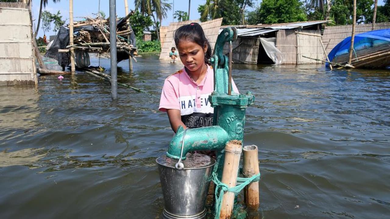 Southwest Monsoon: जाते जाते पलटी बारिश, असम में फिर बुरा हाल, जानिए किन राज्यों में क्या है अलर्ट Southwest Monsoon: जाते जाते पलटी बारिश, असम में फिर बुरा हाल, जानिए किन राज्यों में क्या है अलर्ट