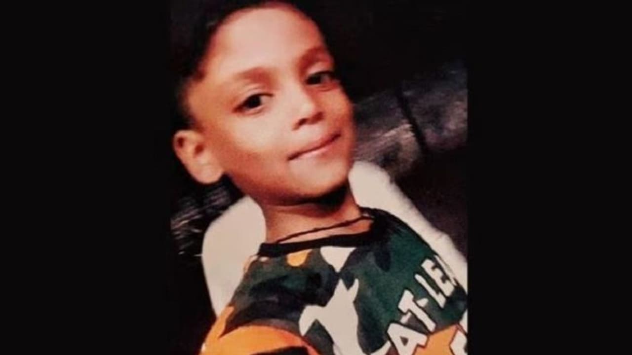 कानपुर में मासूम की हत्या कर टॉयलेट में फेंकी बॉडी, बेटे को इस हाल में देख दहाड़े मारकर रो रहा परिवार कानपुर में मासूम की हत्या कर टॉयलेट में फेंकी बॉडी, बेटे को इस हाल में देख दहाड़े मारकर रो रहा परिवार