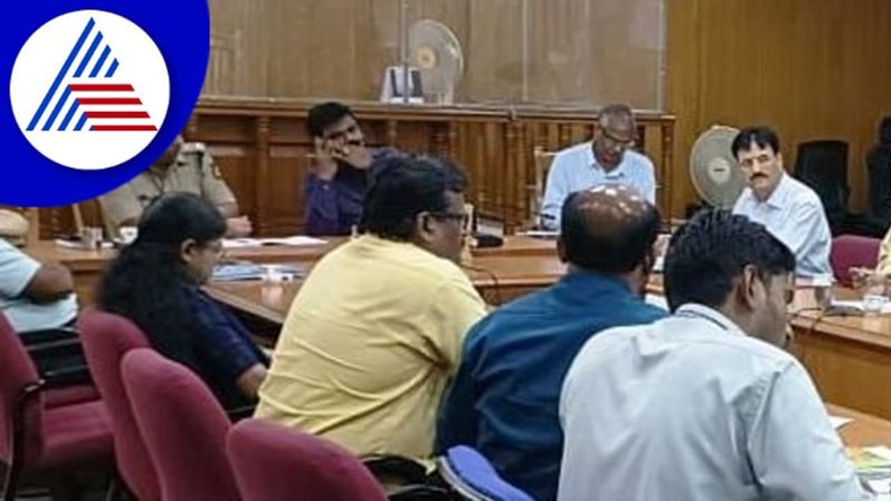 ಸಕ್ಕರೆ ಕಾರ್ಖಾನೆ ಮಾಲೀಕರೊಂದಿಗೆ ಡಿಸಿ ಸಭೆ; ನಿಗಧಿತ ಅವಧಿಯೊಳಗೆ ಕಬ್ಬಿನ ಹಣ ಪಾವತಿಗೆ ಕ್ರಮ ಸಕ್ಕರೆ ಕಾರ್ಖಾನೆ ಮಾಲೀಕರೊಂದಿಗೆ ಡಿಸಿ ಸಭೆ; ನಿಗಧಿತ ಅವಧಿಯೊಳಗೆ ಕಬ್ಬಿನ ಹಣ ಪಾವತಿಗೆ ಕ್ರಮ