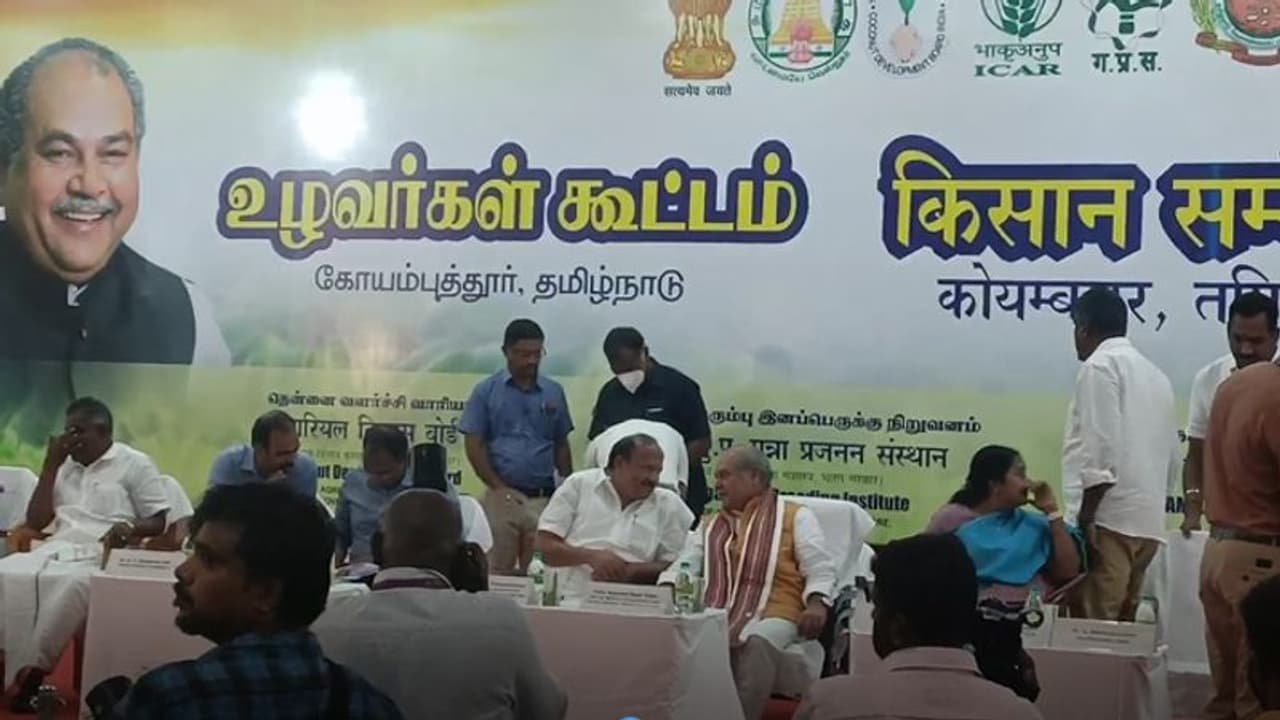 இந்தியிலும், தமிழிலும் மாறி மாறி வரவேற்பு பேனர்.. மேடையிலேயே காரசார விவாதம்..! இந்தியிலும், தமிழிலும் மாறி மாறி வரவேற்பு பேனர்.. மேடையிலேயே காரசார விவாதம்..!