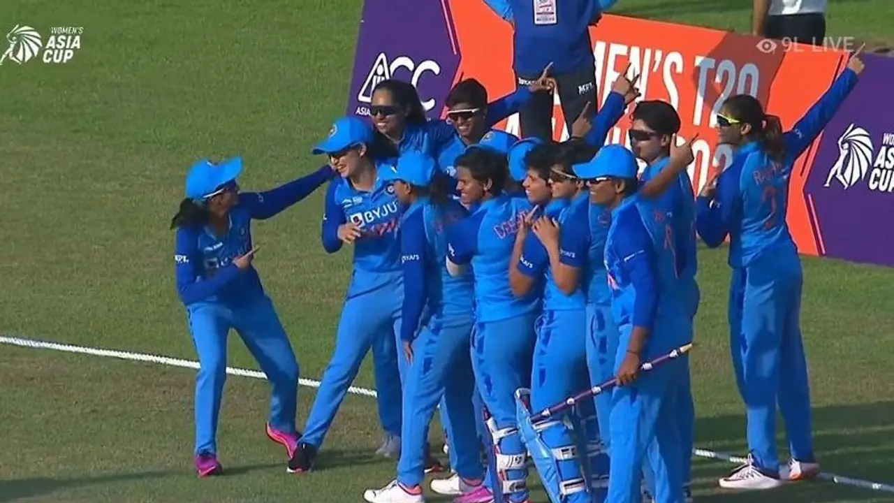 पहले बॉलर्स ने बिछाया जाल फिर मंधाना का तूफान...भारतीय महिला क्रिकेट टीम ने 7वीं बार जीती एशिया कप की ट्रॉफी