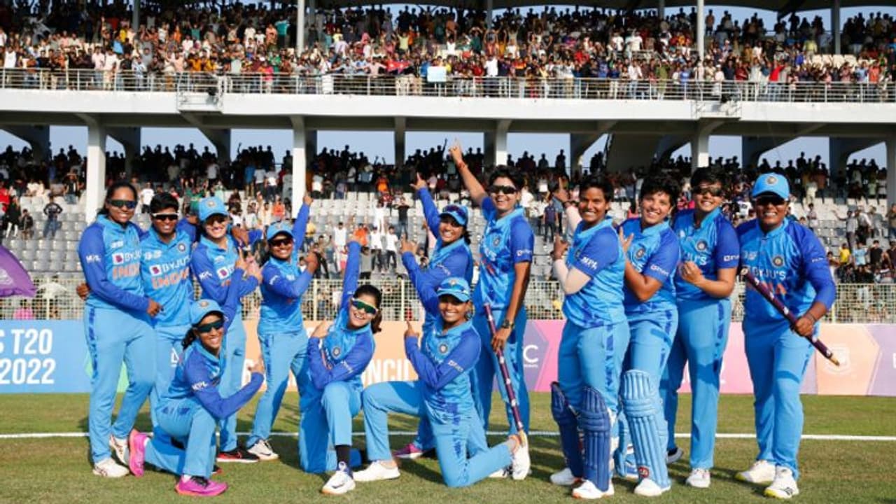 വസീം ജാഫര് മുതല് സച്ചിന് ടെന്ഡുല്ക്കര് വരെ; ഏഷ്യന് ചാമ്പ്യന്മാരായ ഇന്ത്യന് വനിതകള്ക്ക് അഭിനന്ദനം വസീം ജാഫര് മുതല് സച്ചിന് ടെന്ഡുല്ക്കര് വരെ; ഏഷ്യന് ചാമ്പ്യന്മാരായ ഇന്ത്യന് വനിതകള്ക്ക് അഭിനന്ദനം