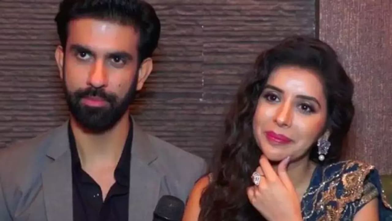 सुष्मिता सेन के भाई राजीव ने पत्नी को बताया मानसिक बीमार, चारू असोपा ने भी कहा शादी करना सबसे बड़ी गलती सुष्मिता सेन के भाई राजीव ने पत्नी को बताया मानसिक बीमार, चारू असोपा ने भी कहा शादी करना सबसे बड़ी गलती