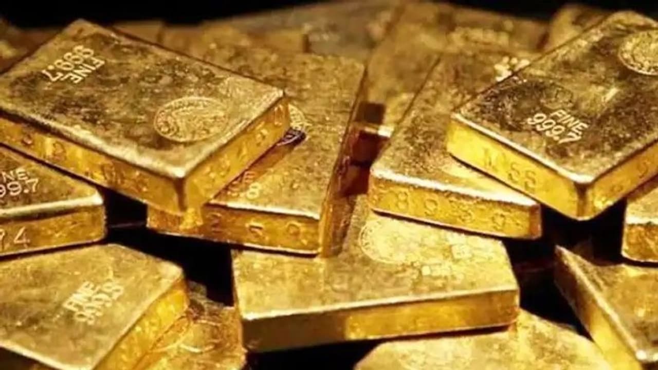 ದುಬೈನಿಂದ ಬಂದ 19 ವರ್ಷದ ಯುವತಿಯ ಒಳ ಉಡುಪಿನಲ್ಲಿತ್ತು 1 ಕೋಟಿ ರೂ. ಮೌಲ್ಯದ ಚಿನ್ನ..!