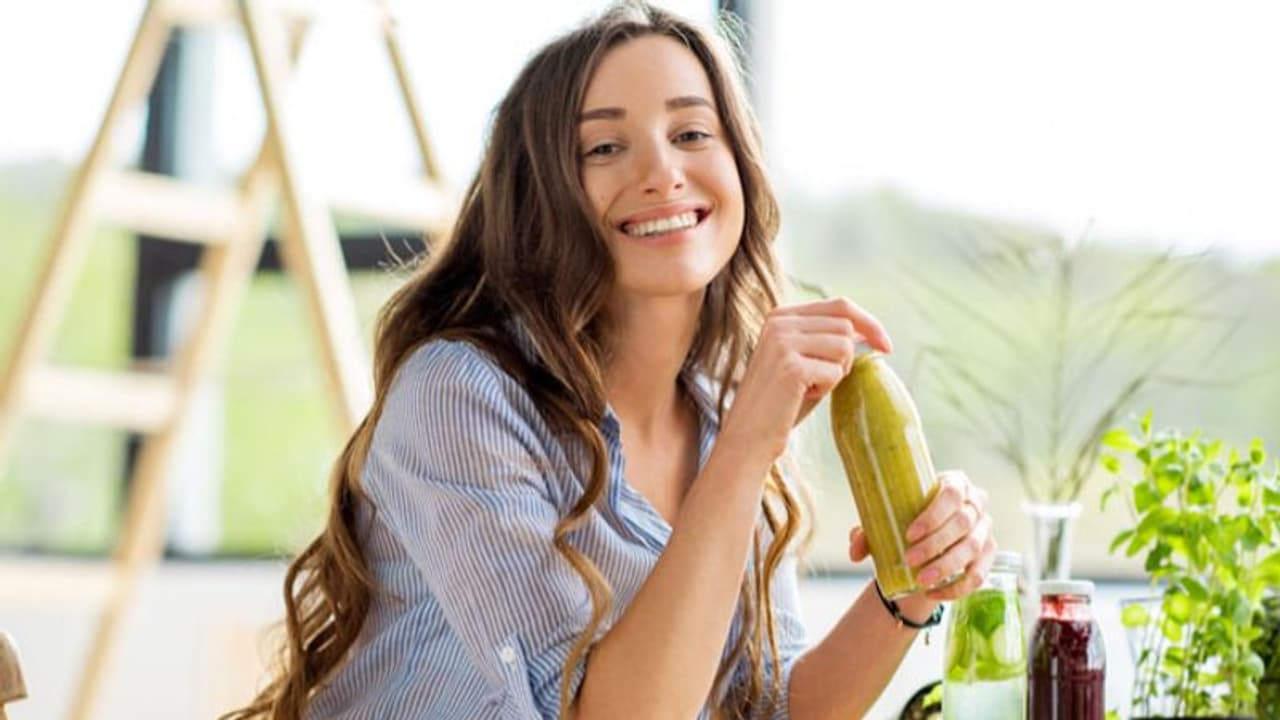 ചര്മ്മത്തിന്റെയും തലമുടിയുടെയും ആരോഗ്യത്തിന് കഴിക്കാം ഈ ആറ് ഭക്ഷണങ്ങള്... ചര്മ്മത്തിന്റെയും തലമുടിയുടെയും ആരോഗ്യത്തിന് കഴിക്കാം ഈ ആറ് ഭക്ഷണങ്ങള്...