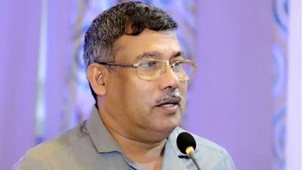 ദുബായ് കെഎംസിസി പ്രസിഡന്റ് ഇബ്രാഹിം എളേറ്റിലിനെ ഭാരവാഹിത്വത്തില് നിന്ന് നീക്കി; നടപടിയെടുത്തത് ലീഗ് നേതൃത്വം ദുബായ് കെഎംസിസി പ്രസിഡന്റ് ഇബ്രാഹിം എളേറ്റിലിനെ ഭാരവാഹിത്വത്തില് നിന്ന് നീക്കി; നടപടിയെടുത്തത് ലീഗ് നേതൃത്വം