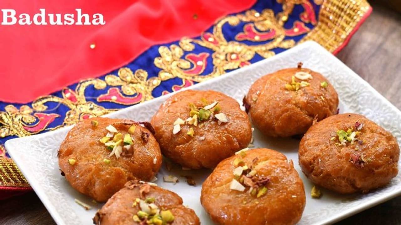 Badusha Sweet : இந்த தீபாவளிக்கு தித்திப்பான பாதுஷா செய்யலாம் வாங்க! Badusha Sweet : இந்த தீபாவளிக்கு தித்திப்பான பாதுஷா செய்யலாம் வாங்க!