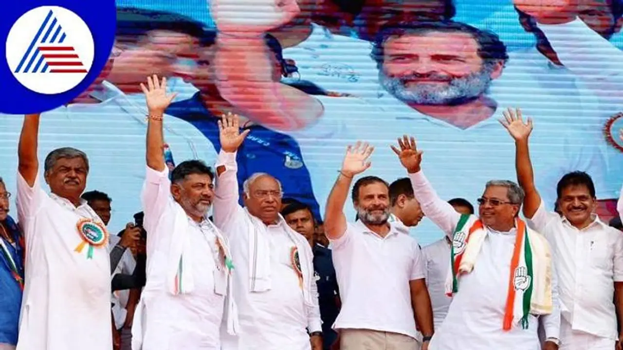 ಬಳ್ಳಾರೀಲಿ ಕಾಂಗ್ರೆಸ್ ಅಬ್ಬರ: 'ಕೈ' ಪಾಳೆಯಕ್ಕೆ ಹುಮ್ಮಸ್ಸು ಬಳ್ಳಾರೀಲಿ ಕಾಂಗ್ರೆಸ್ ಅಬ್ಬರ: 'ಕೈ' ಪಾಳೆಯಕ್ಕೆ ಹುಮ್ಮಸ್ಸು