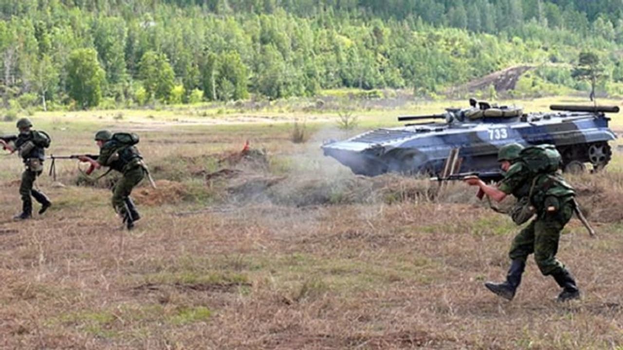 रूस: मिलिटरी ट्रेनिंग ग्राउंड में आतंकवादियों ने किया हमला, 11 की मौत, यूक्रेन में लड़ने की कर रहे थे तैयारी रूस: मिलिटरी ट्रेनिंग ग्राउंड में आतंकवादियों ने किया हमला, 11 की मौत, यूक्रेन में लड़ने की कर रहे थे तैयारी