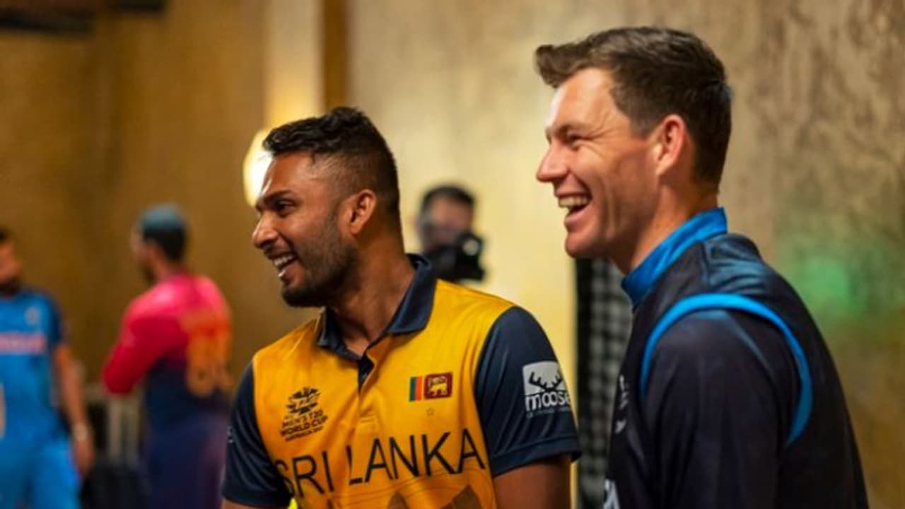 ട്വന്റി 20 പൂരത്തിന് കൊടിയേറി; ലോകകപ്പിലെ ആദ്യ പോരാട്ടം അല്പസമയത്തിനകം, ടോസ് വീണു ട്വന്റി 20 പൂരത്തിന് കൊടിയേറി; ലോകകപ്പിലെ ആദ്യ പോരാട്ടം അല്പസമയത്തിനകം, ടോസ് വീണു