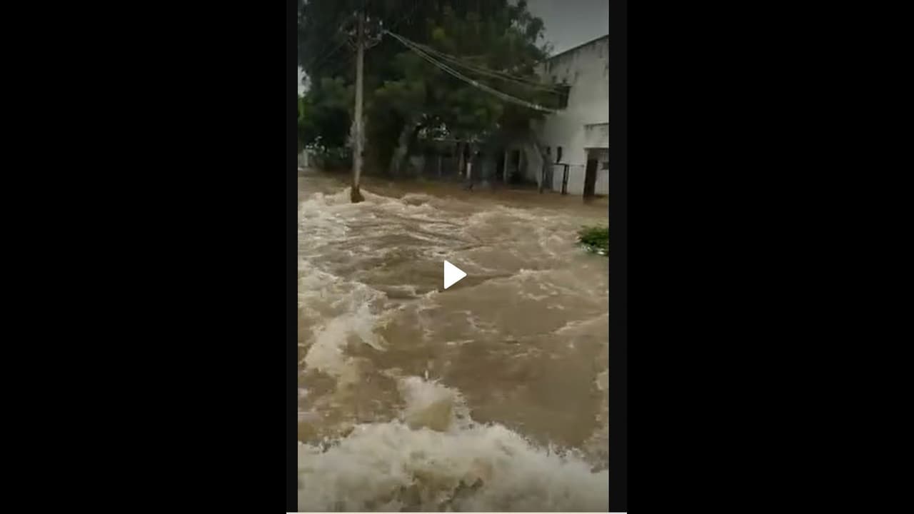 அக்டோபர் மாதத்தில் வரலாறு காணாத வெள்ளம்.. 200க்கும் மேற்பட்ட வீடுகளில் வெள்ளம்.. வீடியோ காட்சி.. அக்டோபர் மாதத்தில் வரலாறு காணாத வெள்ளம்.. 200க்கும் மேற்பட்ட வீடுகளில் வெள்ளம்.. வீடியோ காட்சி..