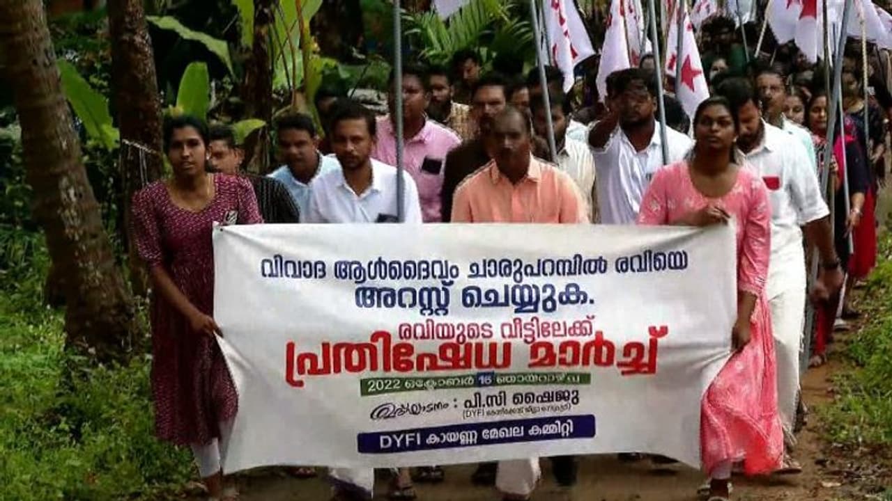 പ്രതിഷേധവുമായി നാട്ടുകാര്‍: കോടതിയുടെ സംരക്ഷണം തേടാൻ കോഴിക്കോട്ടെ ആൾദൈവം 