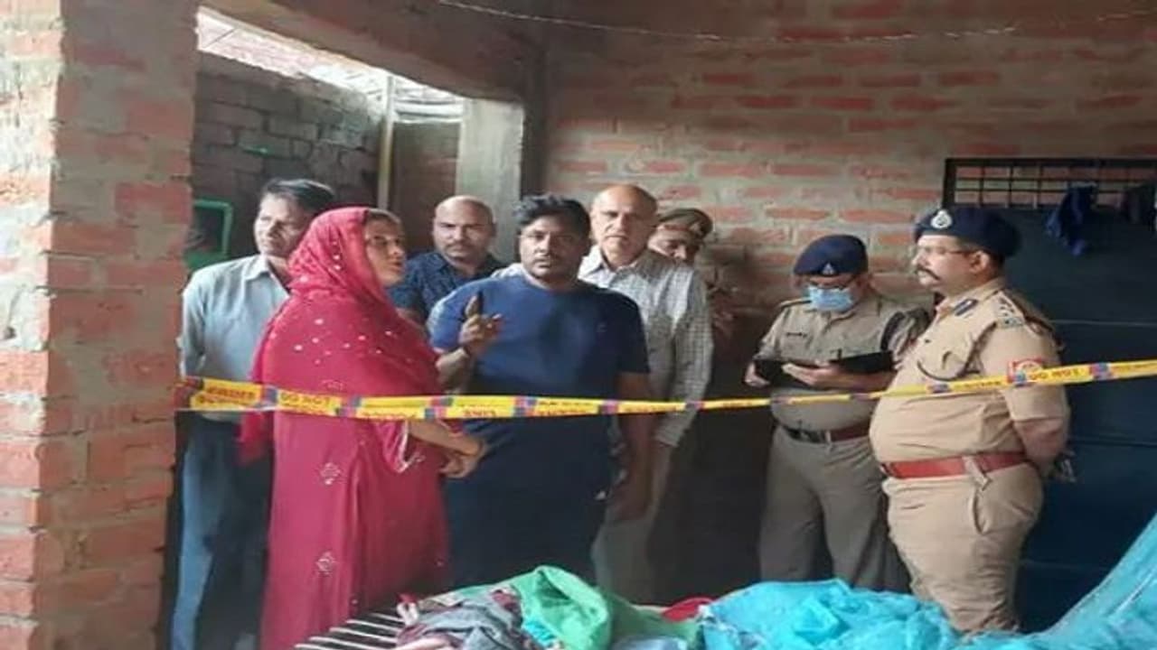 बहराइच में वकील की धारदार हथियार से गला रेतकर हत्या, सुबह लहूलुहान हालत में देख परिजन रह गए दंग बहराइच में वकील की धारदार हथियार से गला रेतकर हत्या, सुबह लहूलुहान हालत में देख परिजन रह गए दंग