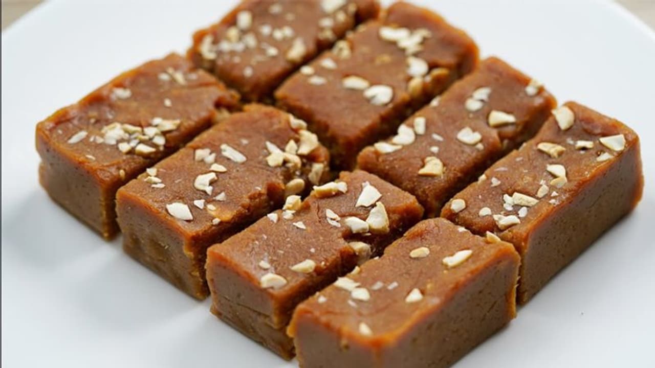 क्या आपने कभी खाई है बिस्किट और केले की मिठाई? एक बार बनाएं और दिवाली पर करें सबका मुंह मीठा क्या आपने कभी खाई है बिस्किट और केले की मिठाई? एक बार बनाएं और दिवाली पर करें सबका मुंह मीठा