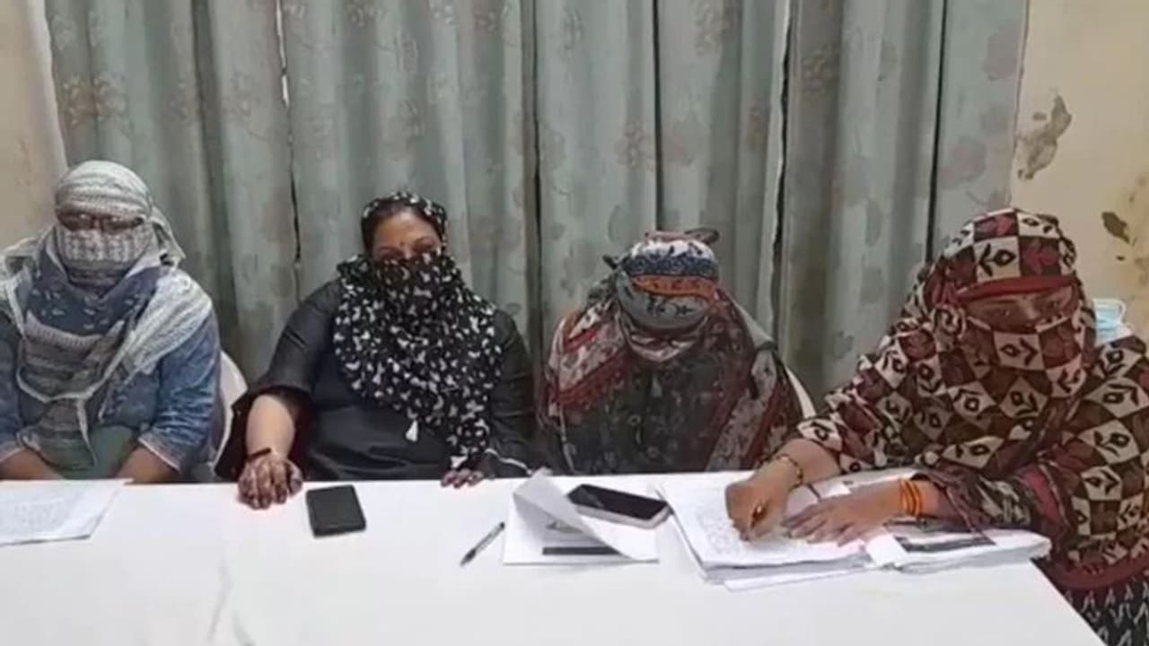 4 शादीशुदा औरतों को बहका कर फेसबुक पर की दोस्ती, फिर नशीली चीज पिला कर किया गलत काम, अब यूं कर रहा ब्लैकमेल 