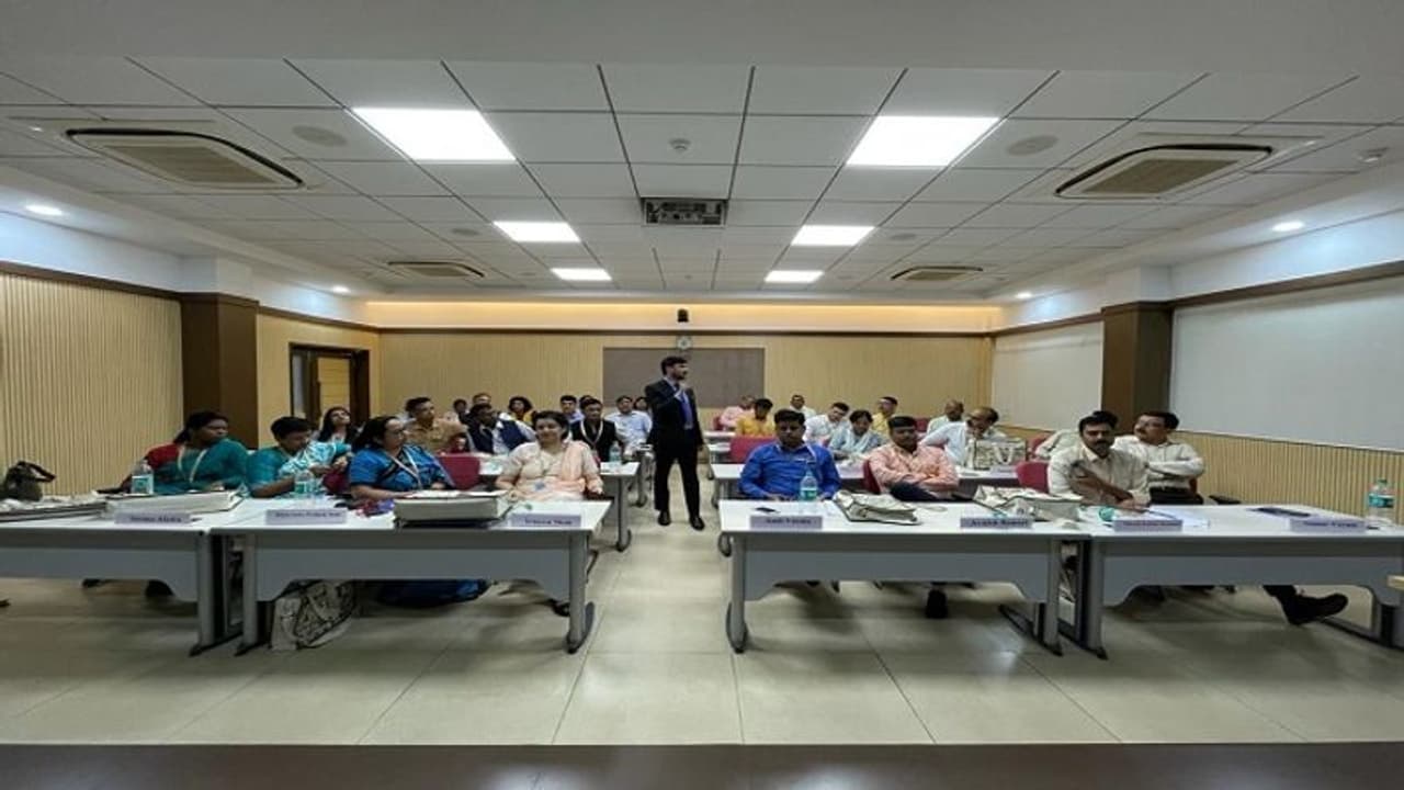 अपर पुलिस अधीक्षकों को सिखाए गए सशक्त नेतृत्व के गुर, विशेष प्रशिक्षण शिविर का हुआ आयोजन अपर पुलिस अधीक्षकों को सिखाए गए सशक्त नेतृत्व के गुर, विशेष प्रशिक्षण शिविर का हुआ आयोजन