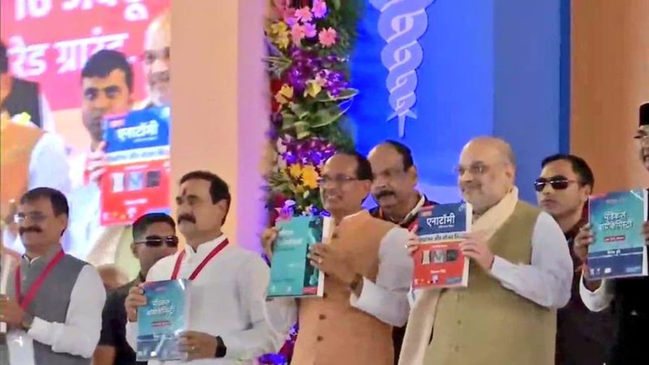 இந்தியாவிலேயே முதல் மாநிலமாக மத்திய பிரதேசத்தில் ஹிந்தியில் மருத்துவ படிப்பு தொடக்கம்.. 