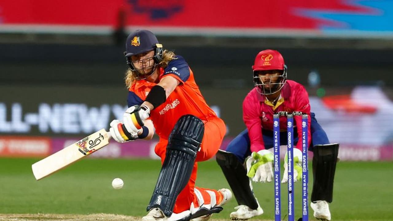 ടി20 ലോകകപ്പ്: ആവേശപ്പോരിനൊടുവില് യുഎഇ പൊരുതി വീണു; നെതര്ലന്ഡ്സിന് മൂന്ന് വിക്കറ്റ് ജയം ടി20 ലോകകപ്പ്: ആവേശപ്പോരിനൊടുവില് യുഎഇ പൊരുതി വീണു; നെതര്ലന്ഡ്സിന് മൂന്ന് വിക്കറ്റ് ജയം