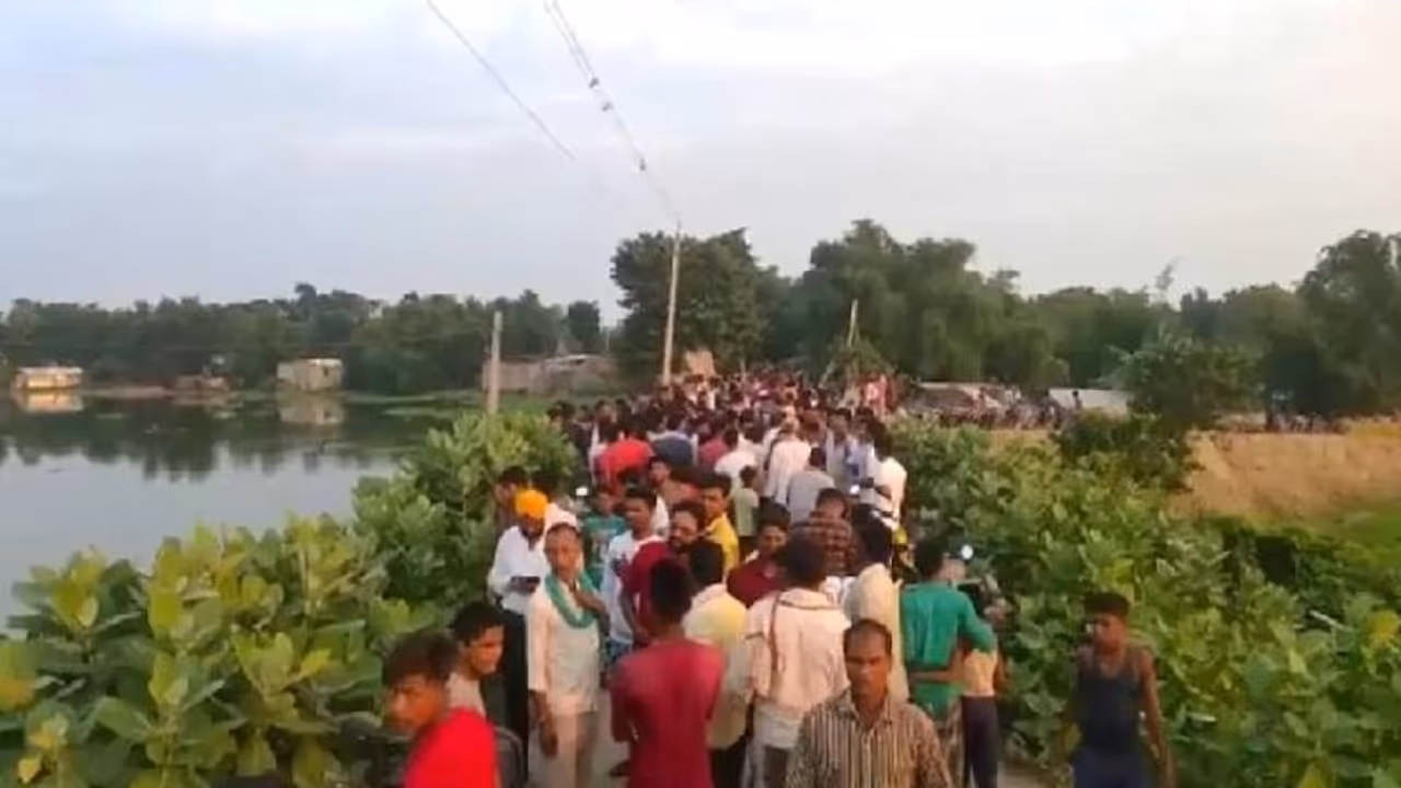बिहार में एक ही गांव के 7 लोगों की मौत: जब किसानों के लिए नदी बन गई यमराज, जानिए कैसे हुआ ये भयानक हादसा बिहार में एक ही गांव के 7 लोगों की मौत: जब किसानों के लिए नदी बन गई यमराज, जानिए कैसे हुआ ये भयानक हादसा
